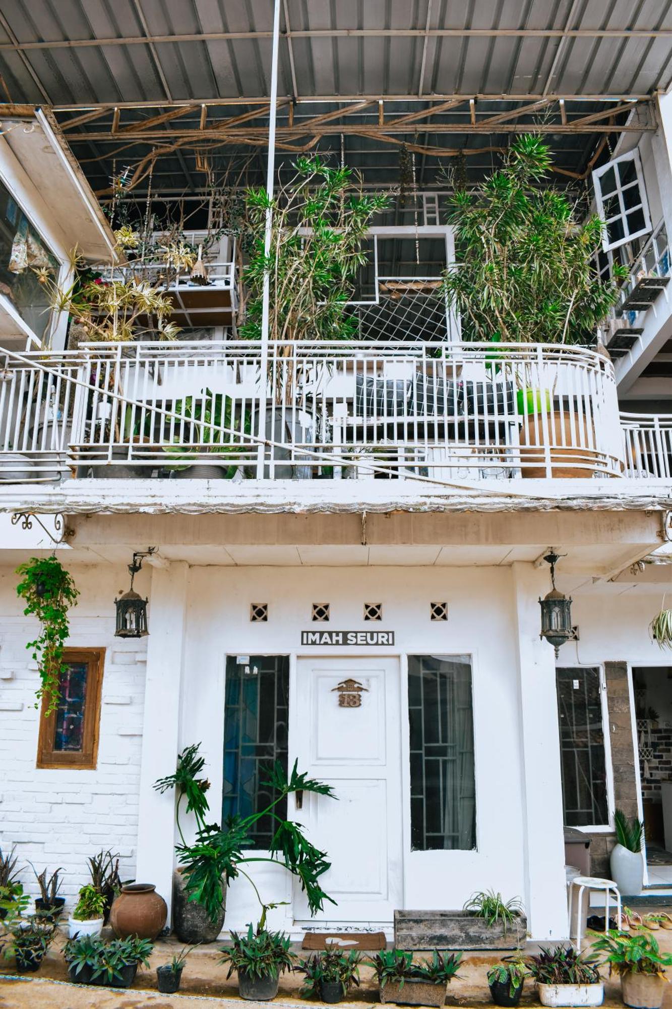 Imah Seuri By Kaya Rooms Tutugan Exterior photo