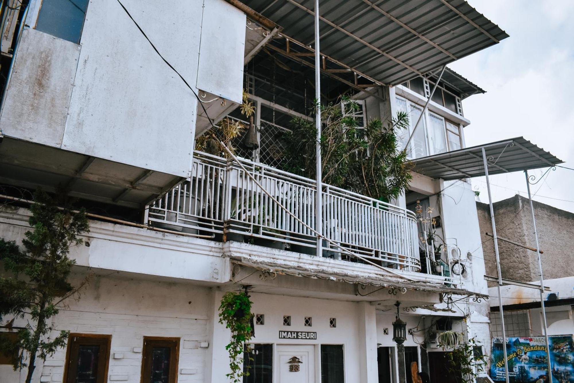 Imah Seuri By Kaya Rooms Tutugan Exterior photo