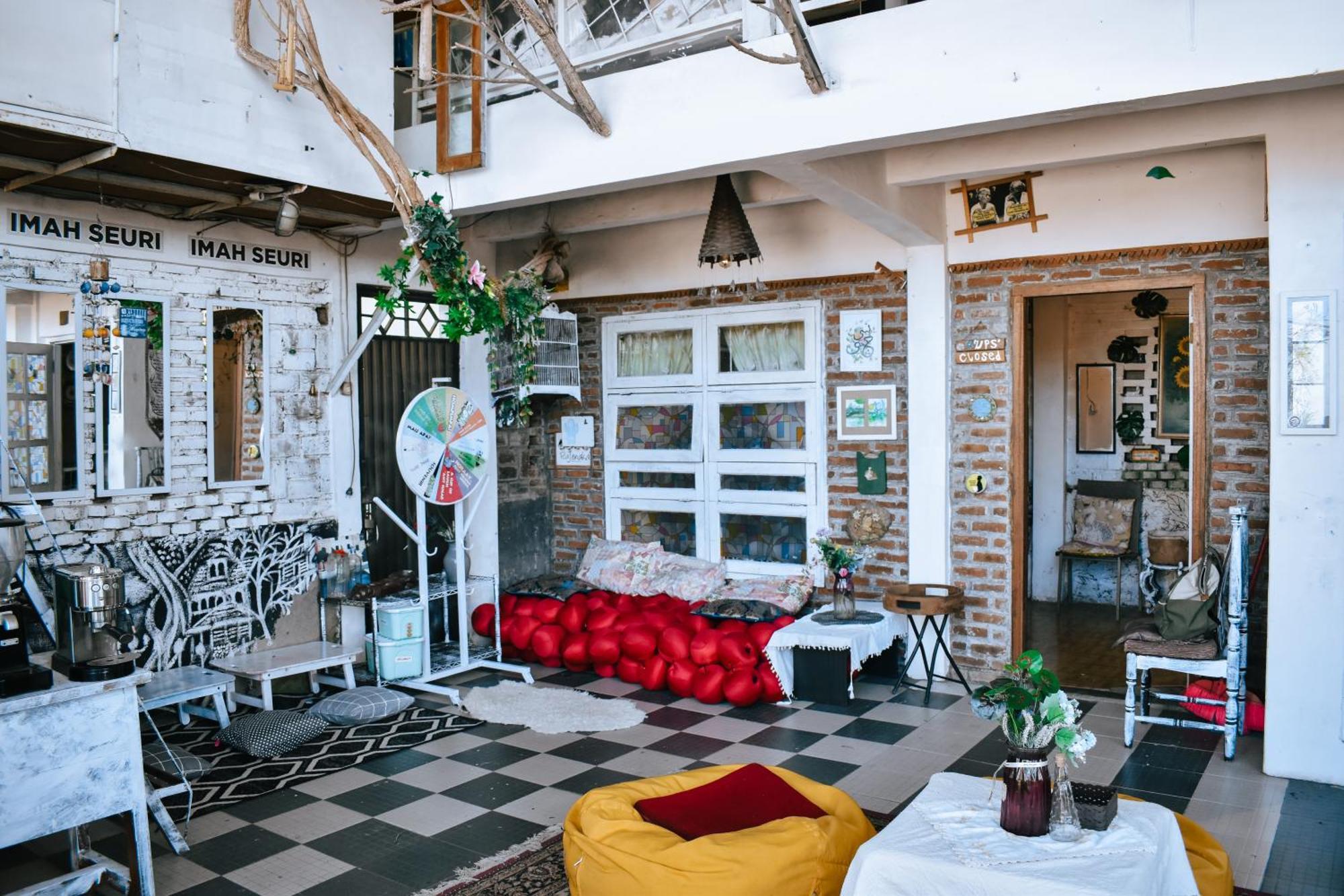 Imah Seuri By Kaya Rooms Tutugan Exterior photo